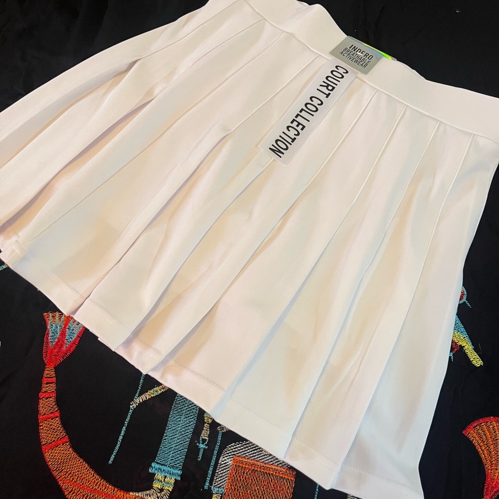 Women's White Pleated Skirt. Pants under